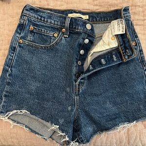 Levi’s Rib Cage Shorts (high waist)